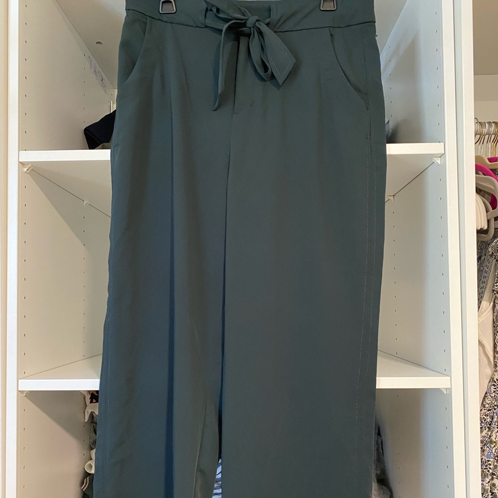 BDG brand High waisted with bow/loose dress pants